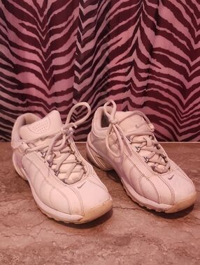 Nike Women's White Low-Top Athletic Sneakers